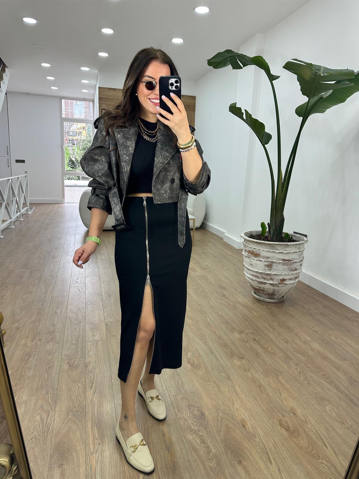 Önü Fermuarlı Likralı Etek