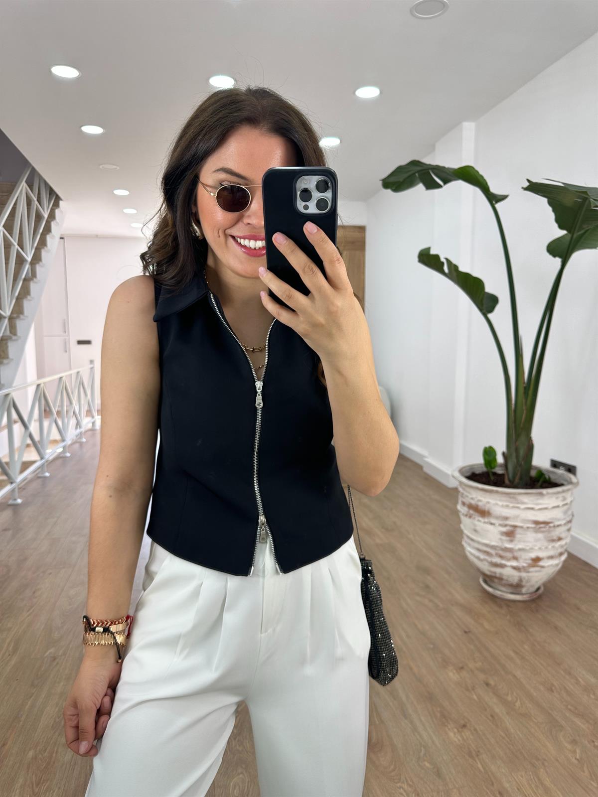 Önü Fermuarlı Polo Yaka Yelek