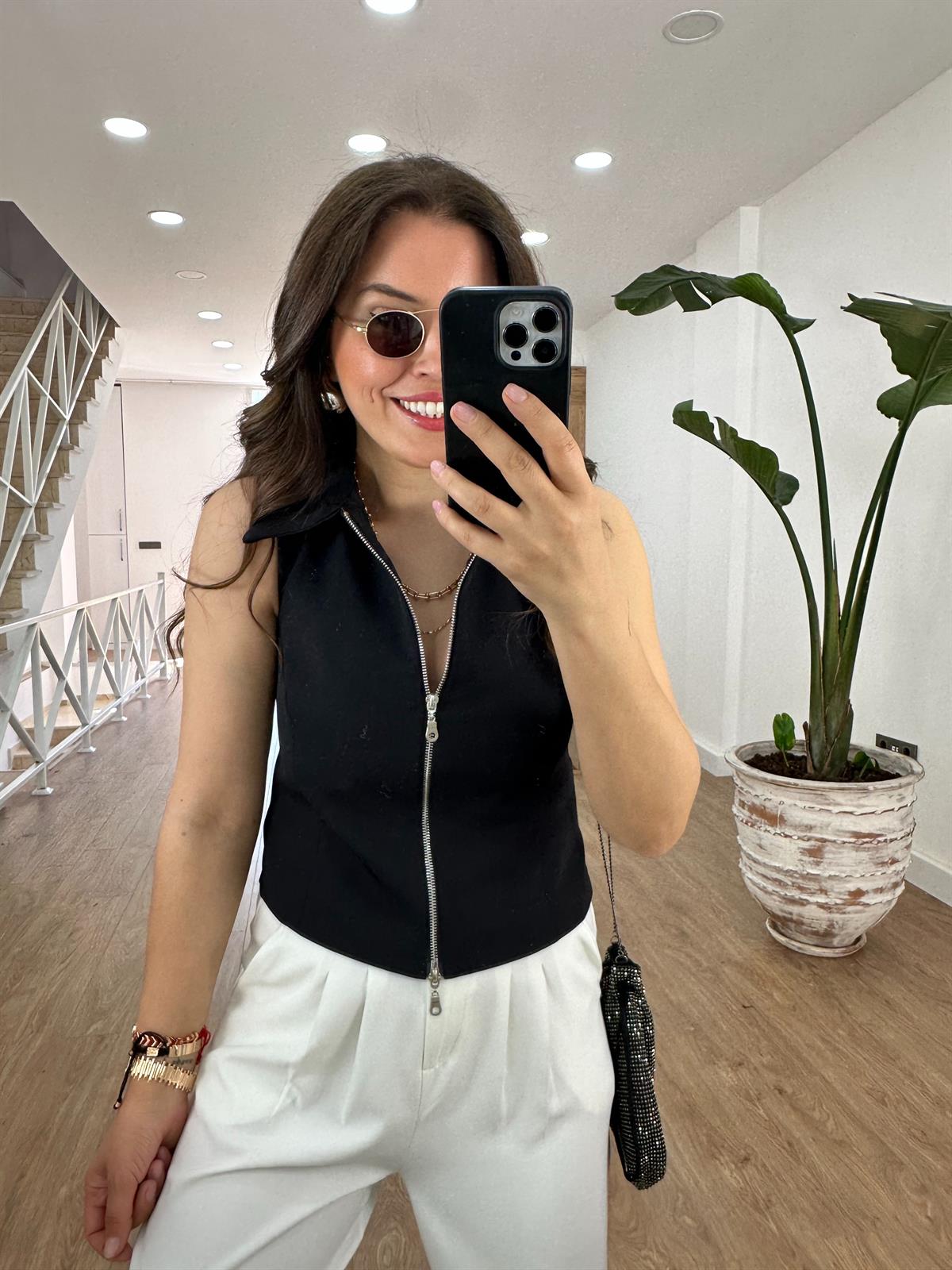 Önü Fermuarlı Polo Yaka Yelek