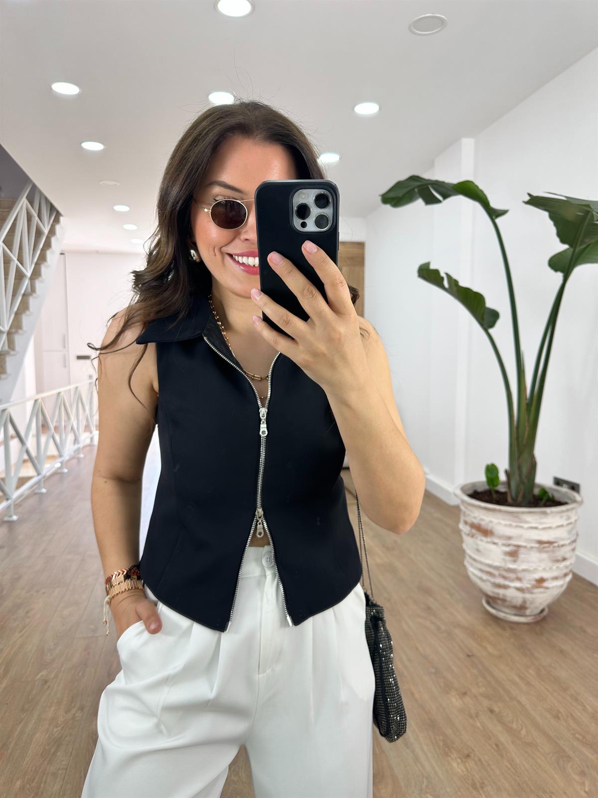 Önü Fermuarlı Polo Yaka Yelek