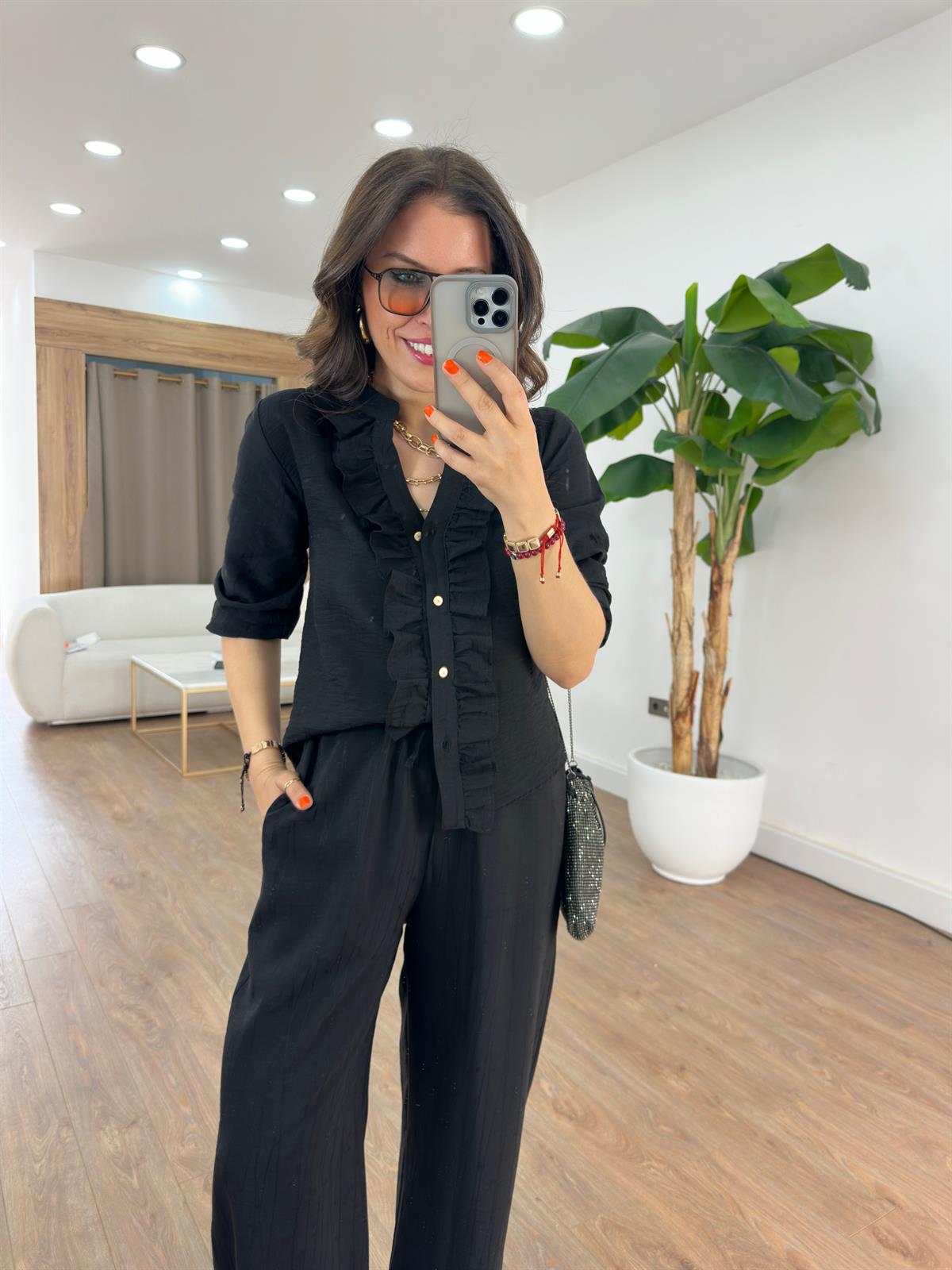 Önü Fırfırlı Gömlek Pantolon Takım - Siyah