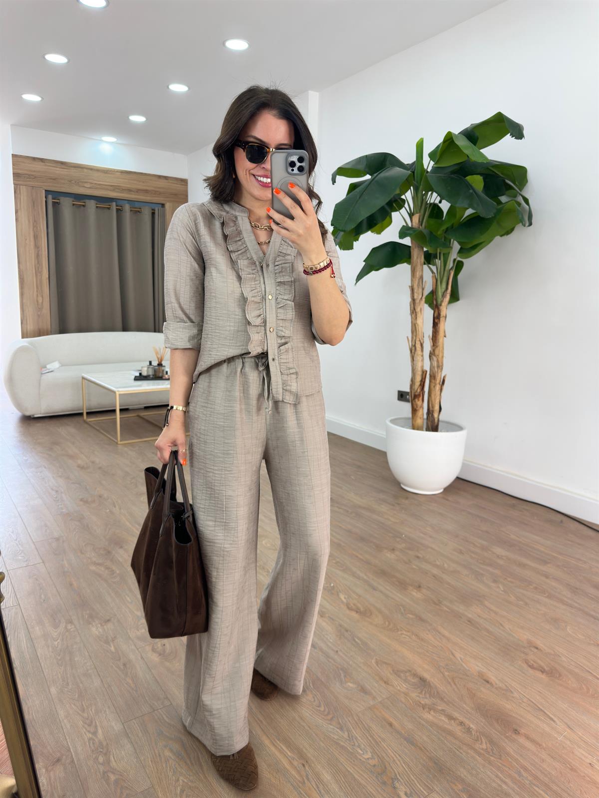 Önü Fırfırlı Gömlek Pantolon Takım - Taş