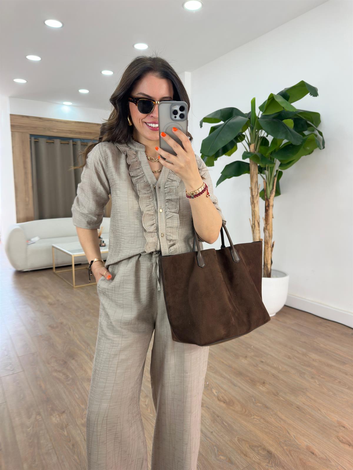 Önü Fırfırlı Gömlek Pantolon Takım - Taş