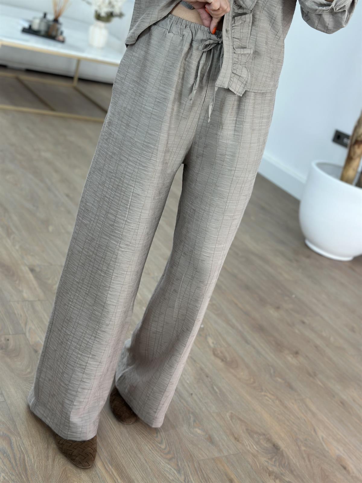 Önü Fırfırlı Gömlek Pantolon Takım - Taş