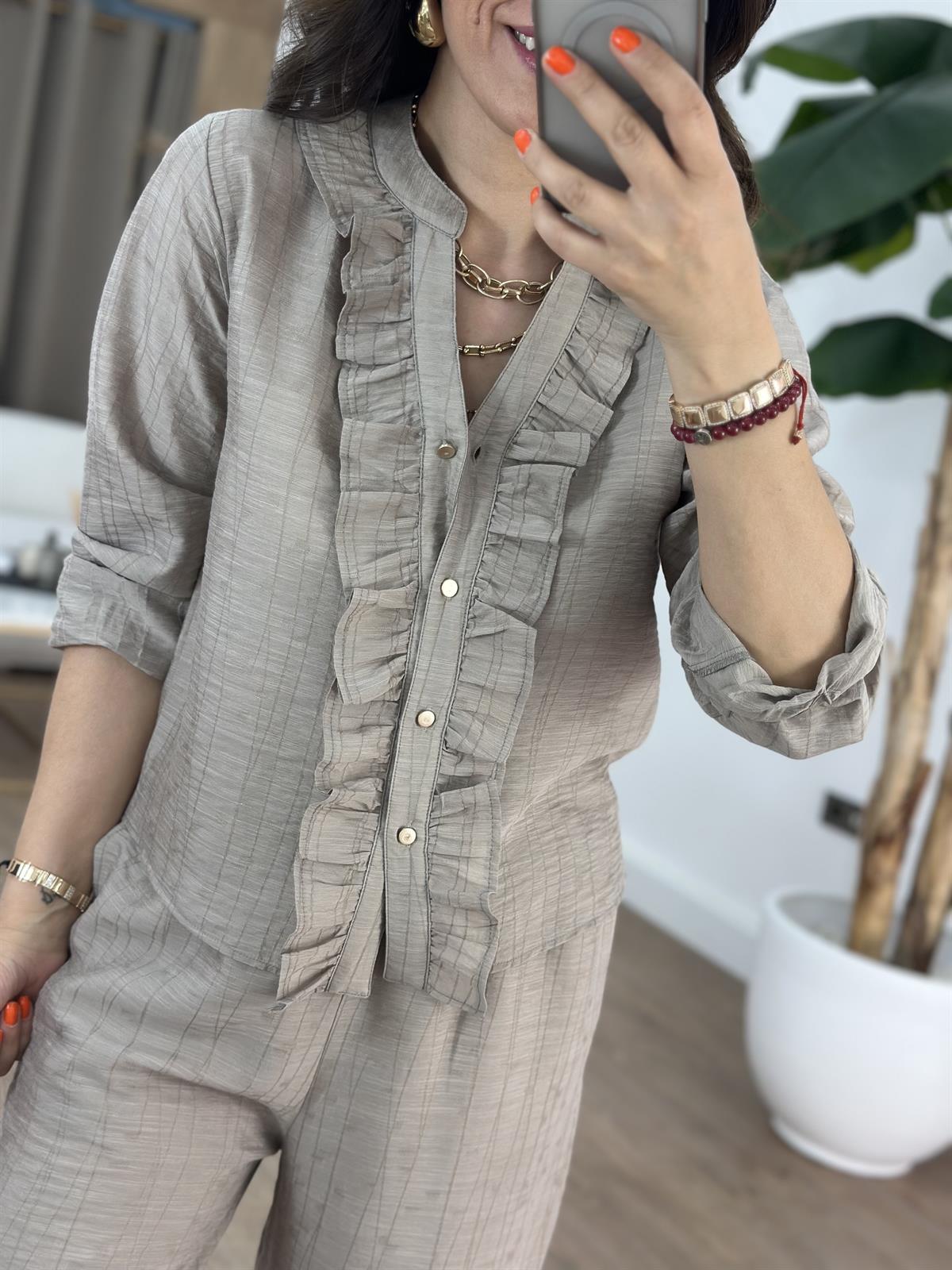 Önü Fırfırlı Gömlek Pantolon Takım - Taş