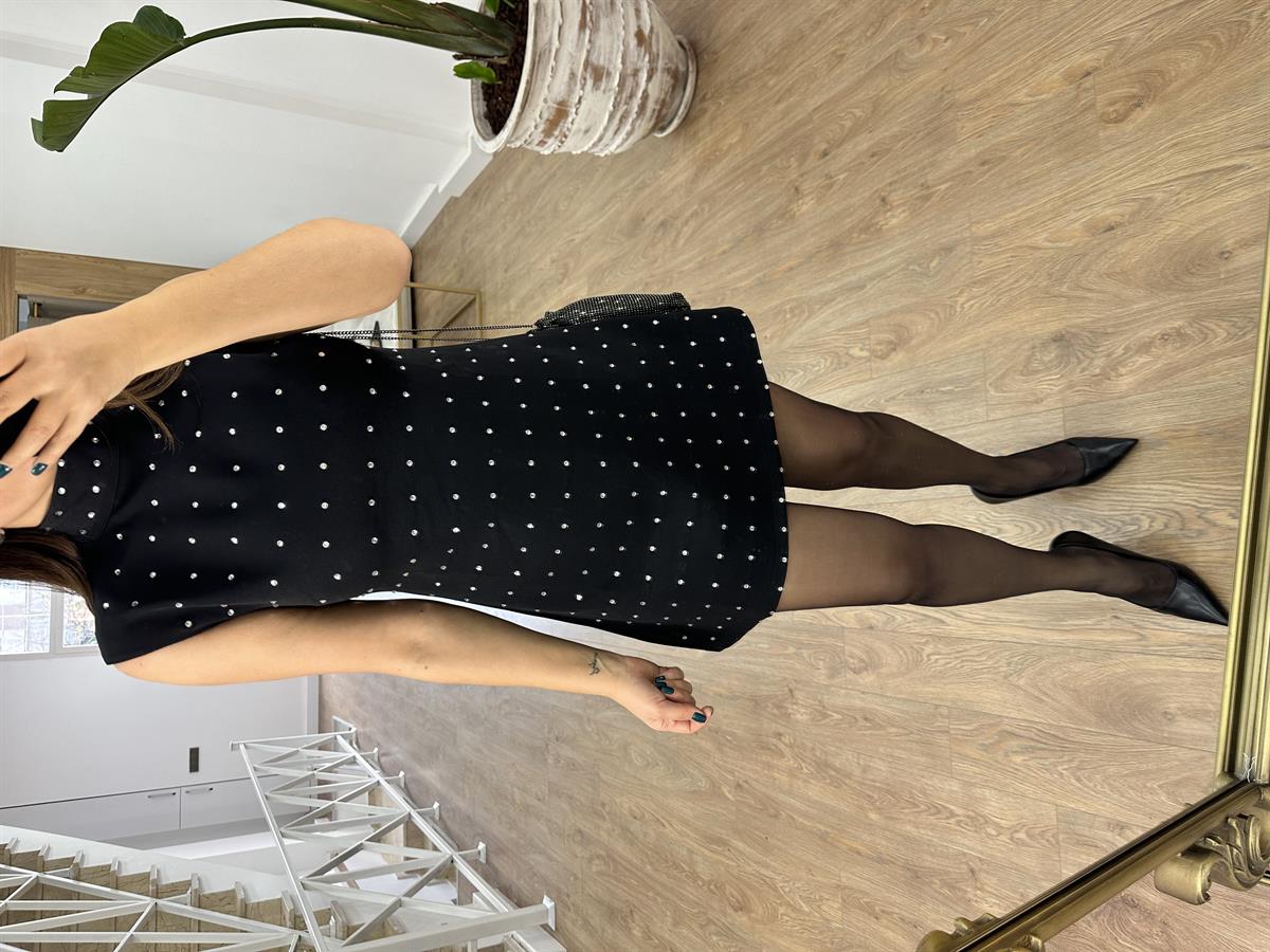 Önü Komple Taşlı Kolsuz Elbise