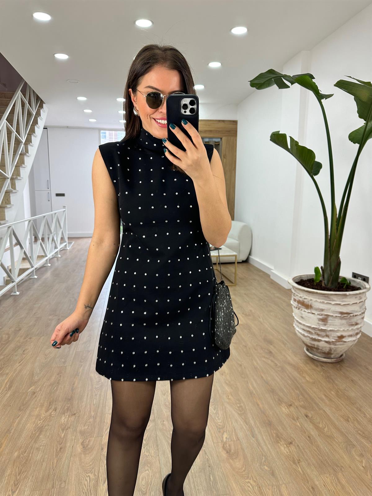 Önü Komple Taşlı Kolsuz Elbise