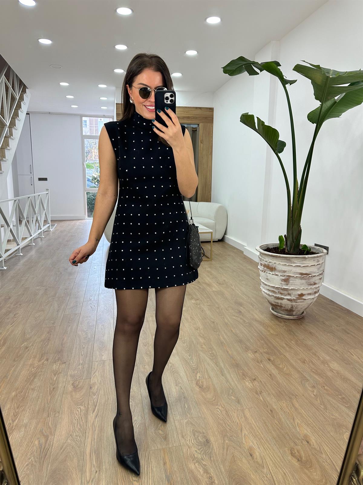 Önü Komple Taşlı Kolsuz Elbise