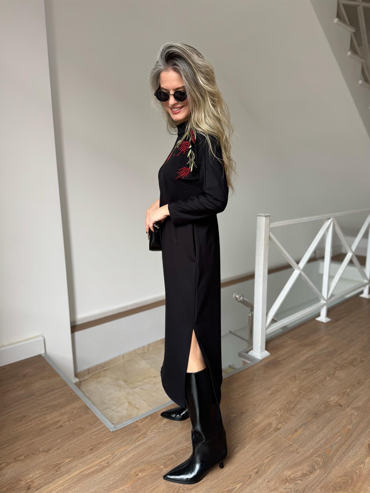 Önü Nakış İşlemeli Midi Boy Elbise 