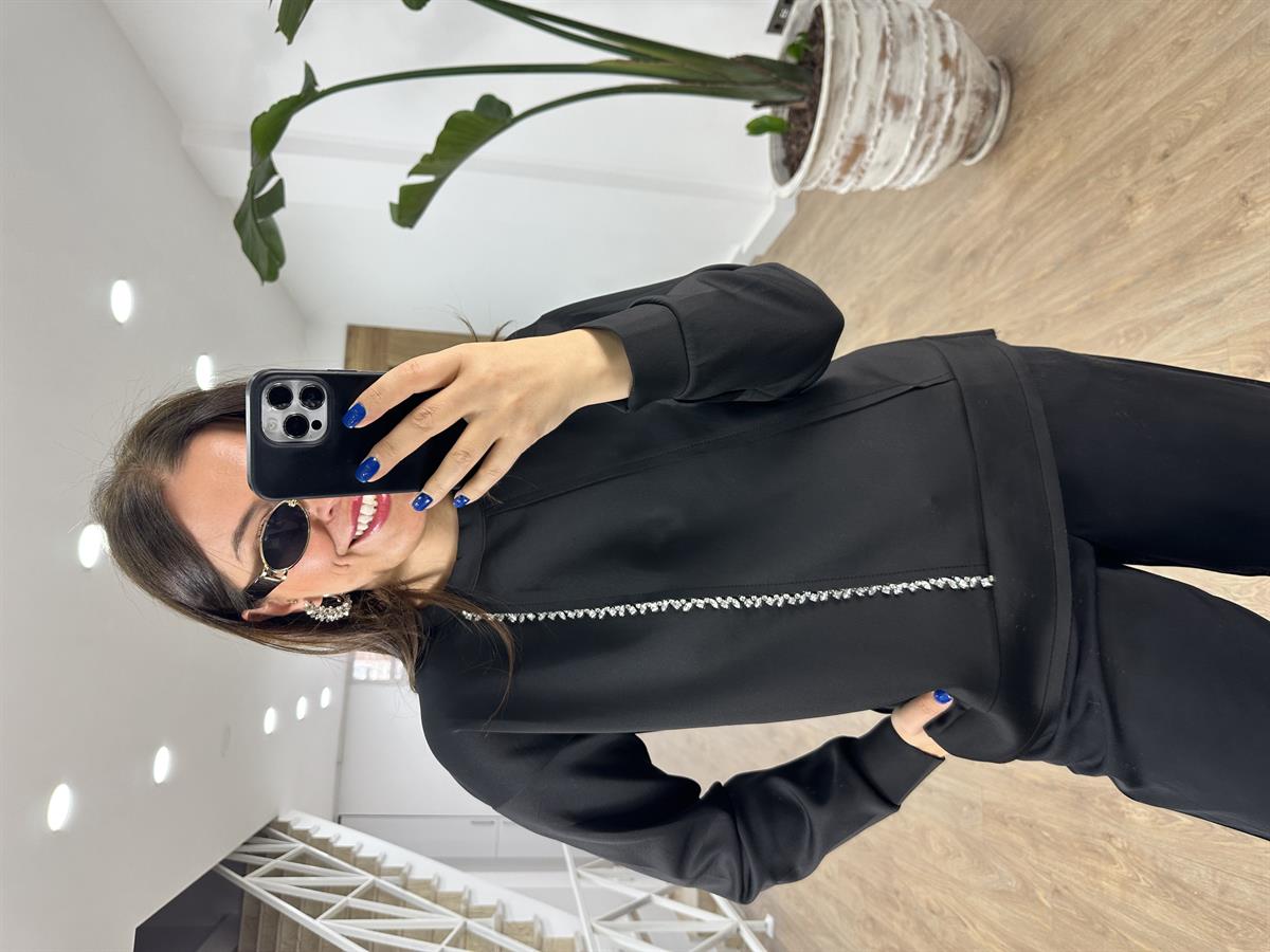 Önü Taş İşlemeli Scuba Kumaş Sweatshirt