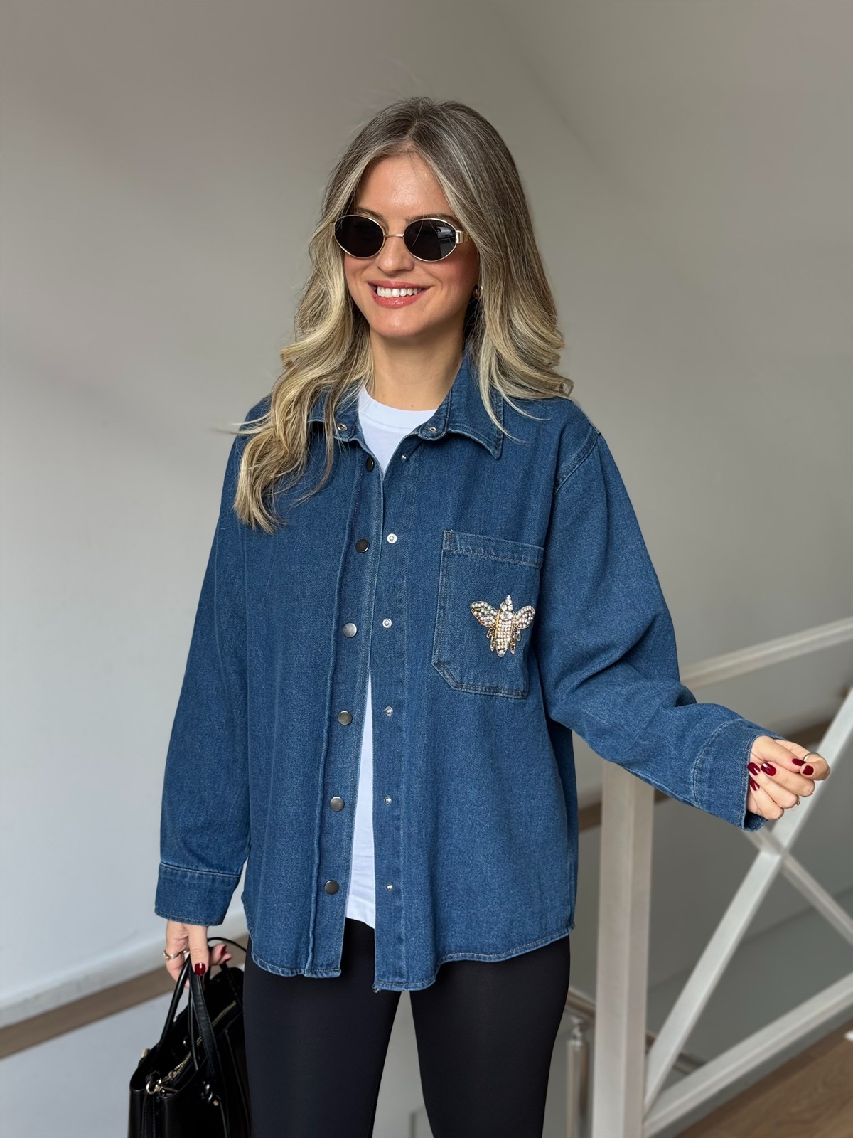 Orijinal Marka Broş Detaylı Denim Gömlek Ceket  - Mavi