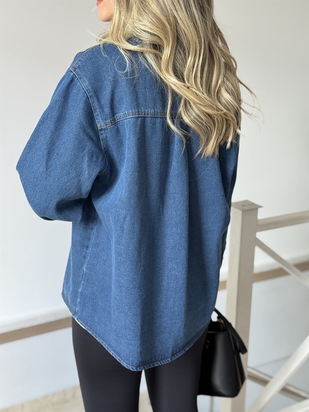 Orijinal Marka Broş Detaylı Denim Gömlek Ceket  - Mavi