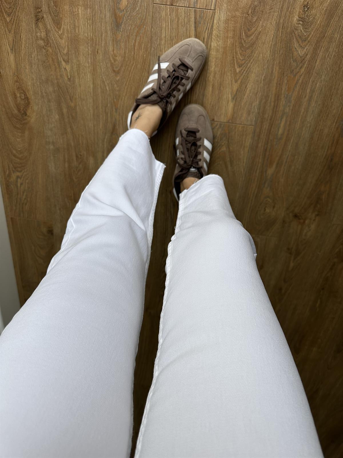 Orijinal Marka Kesik Paça Jean - Beyaz