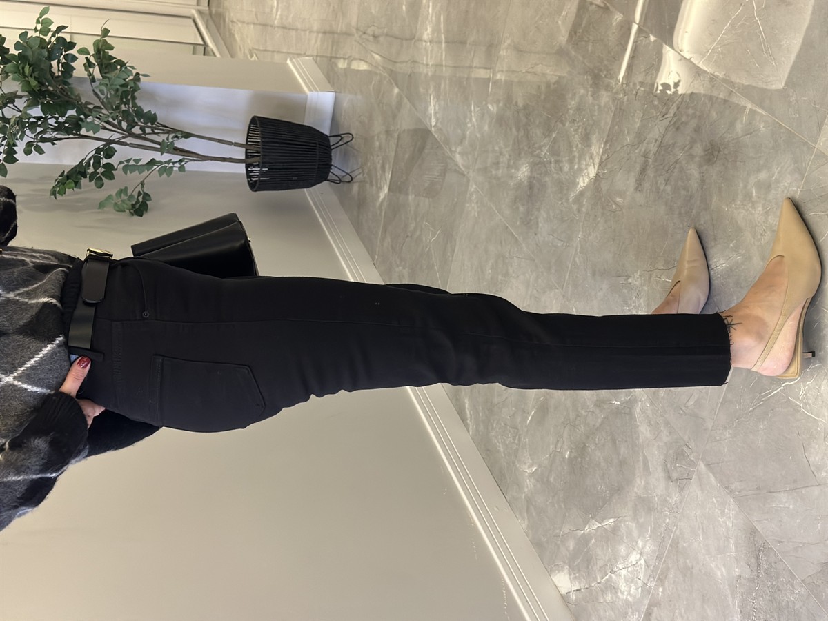 Orijinal Marka Kesik Paça Jean - Siyah