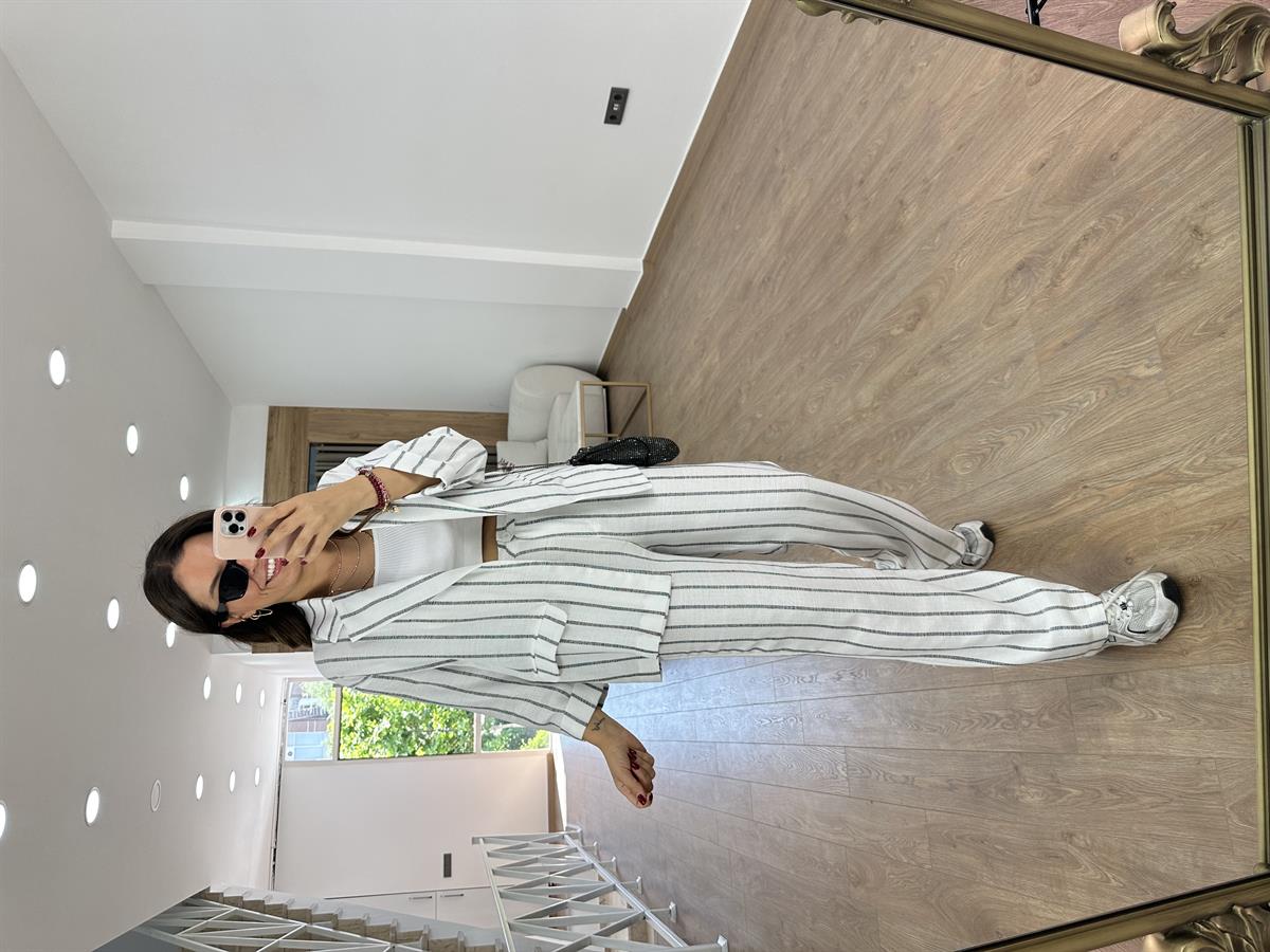 Orjinal Marka Ceketli Keten Takım-Beyaz