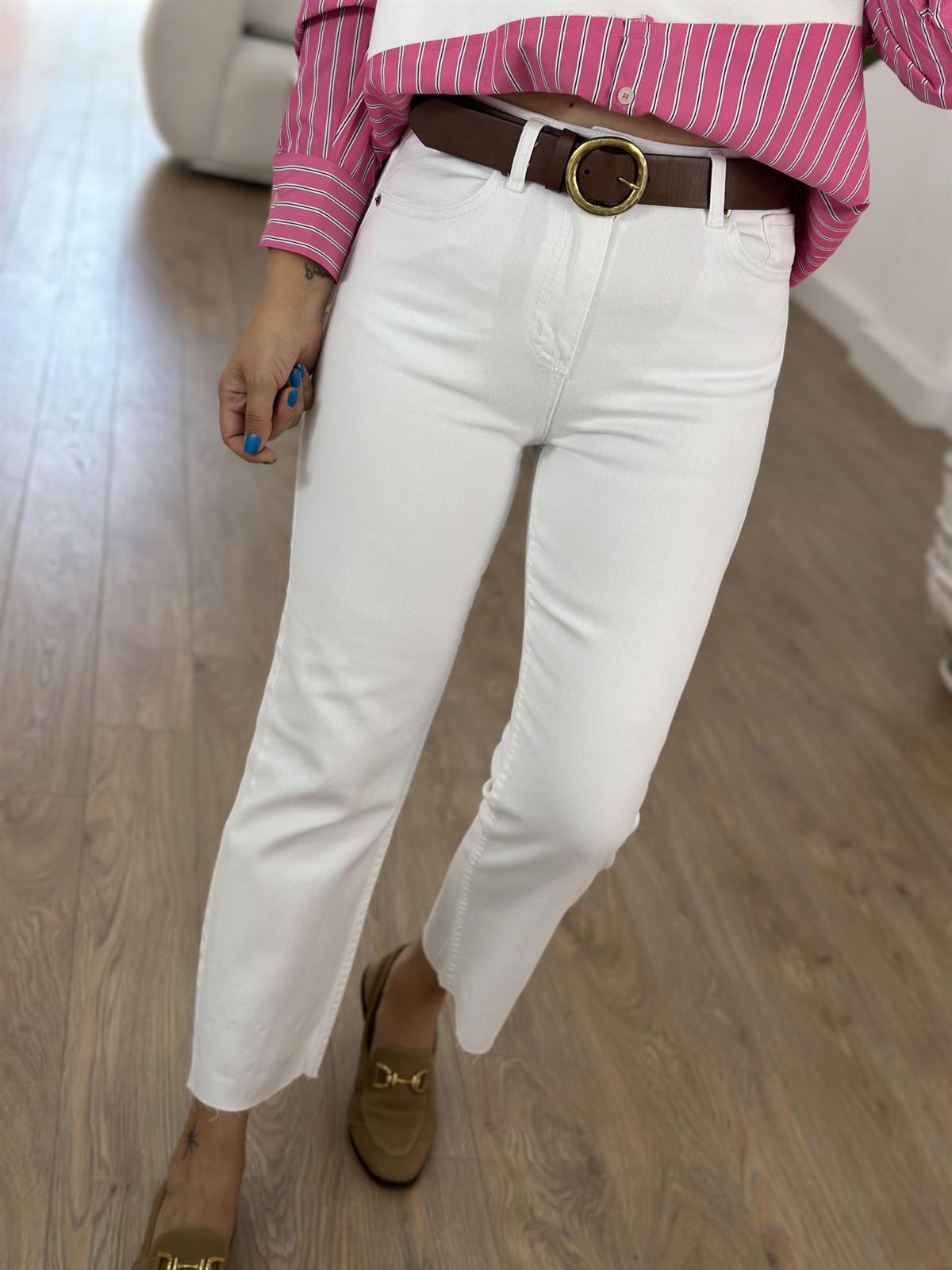 Orjinal Marka Kesik Paça Jean - Beyaz