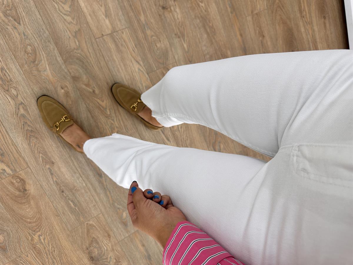 Orjinal Marka Kesik Paça Jean - Beyaz