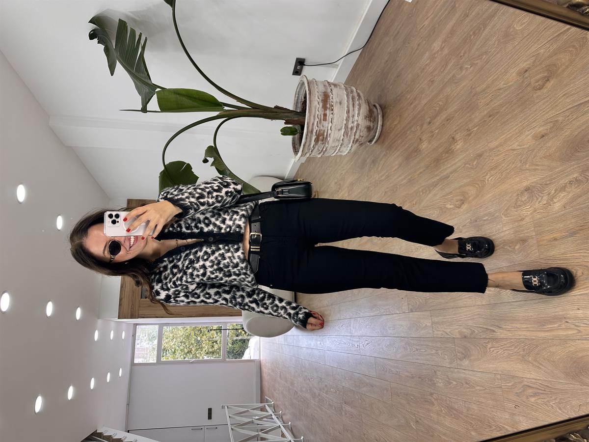 Orjinal Marka Kesik Paça Jean - Siyah