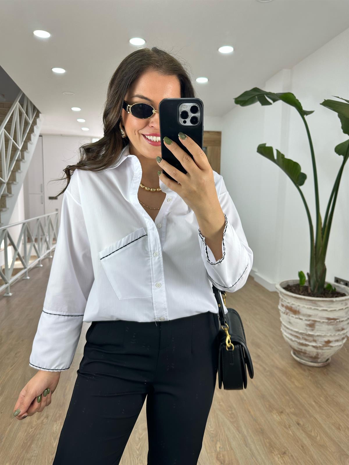 Orjinal Marka Model Dikiş Detaylı Gömlek