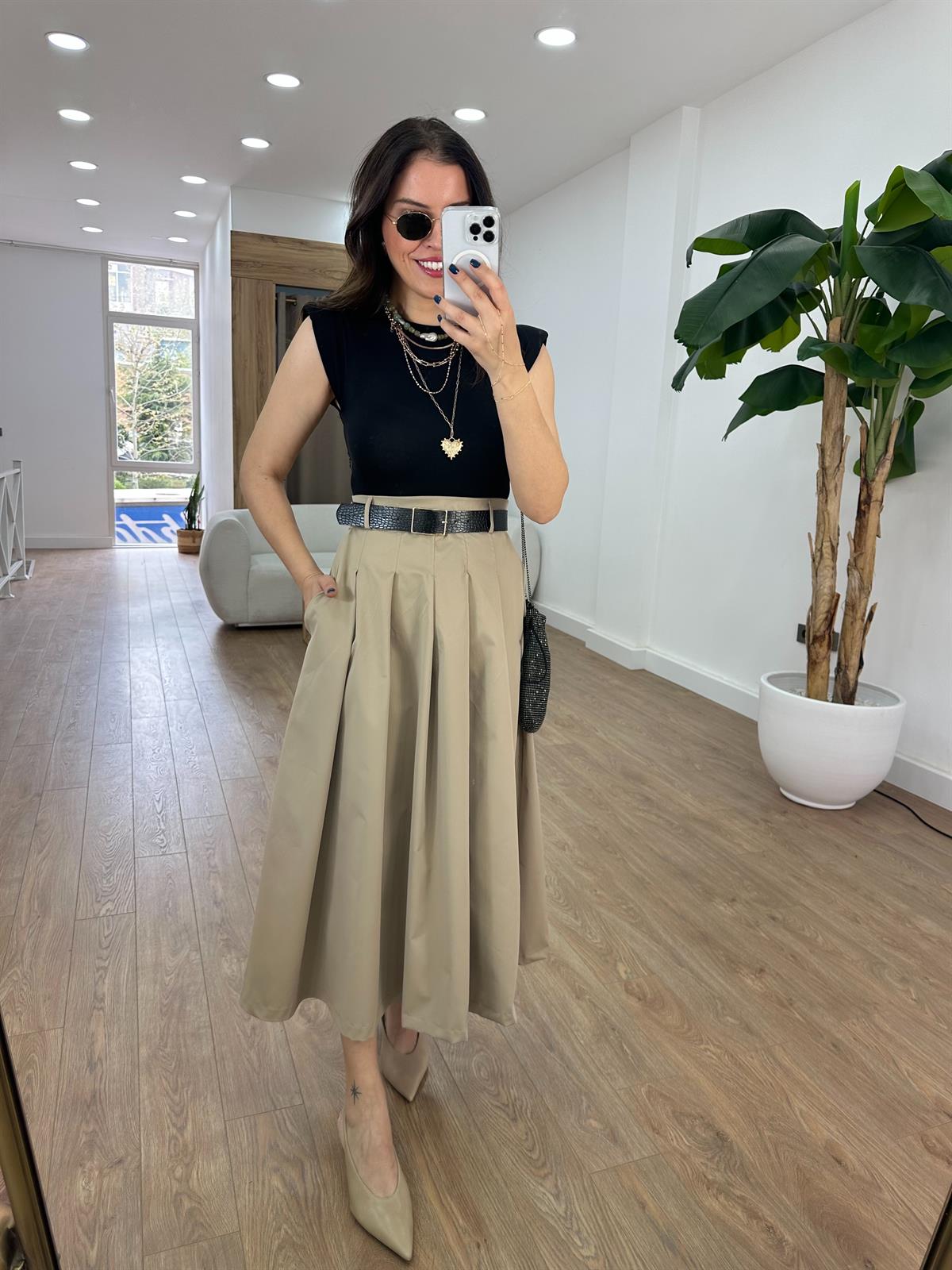 Orjinal Marka Model Vatkalı Kontrast Elbise