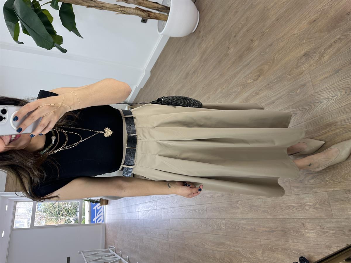 Orjinal Marka Model Vatkalı Kontrast Elbise