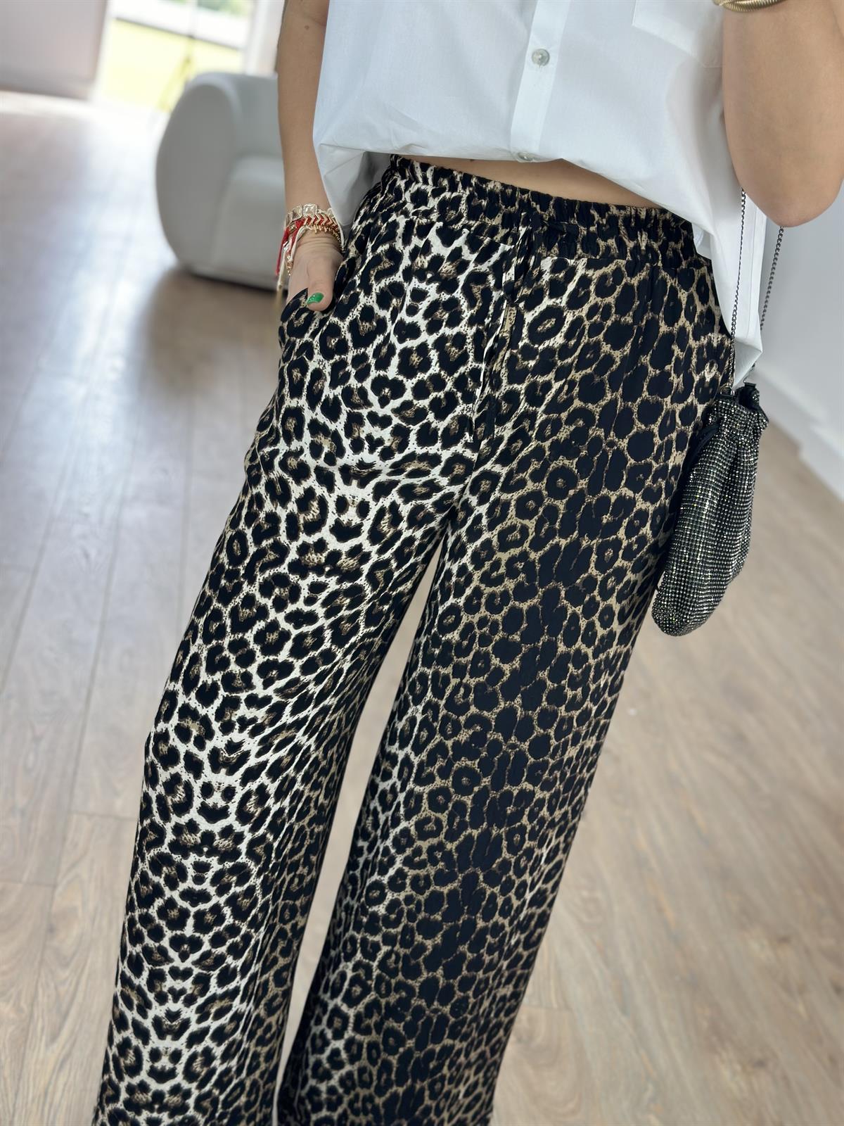 Paçası Biye Detaylı Tiril Bol Paça Pantolon