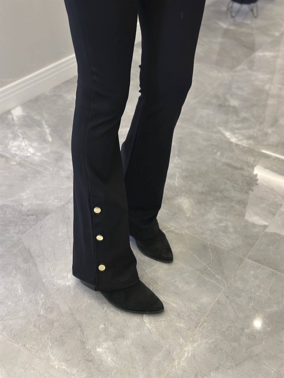 Paçası Gold Düğmeli Tayt Pantolon - Siyah