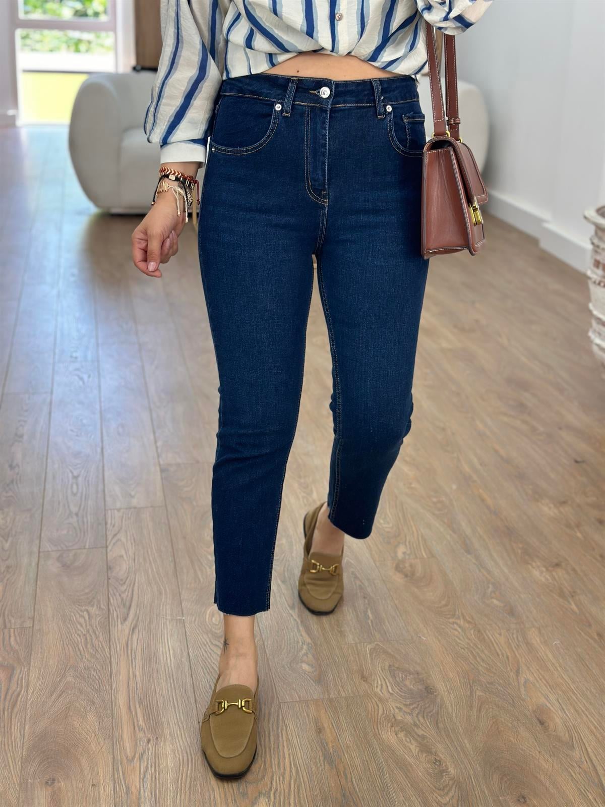 Paçası Kesik Boyfıt Jean-Lacivert