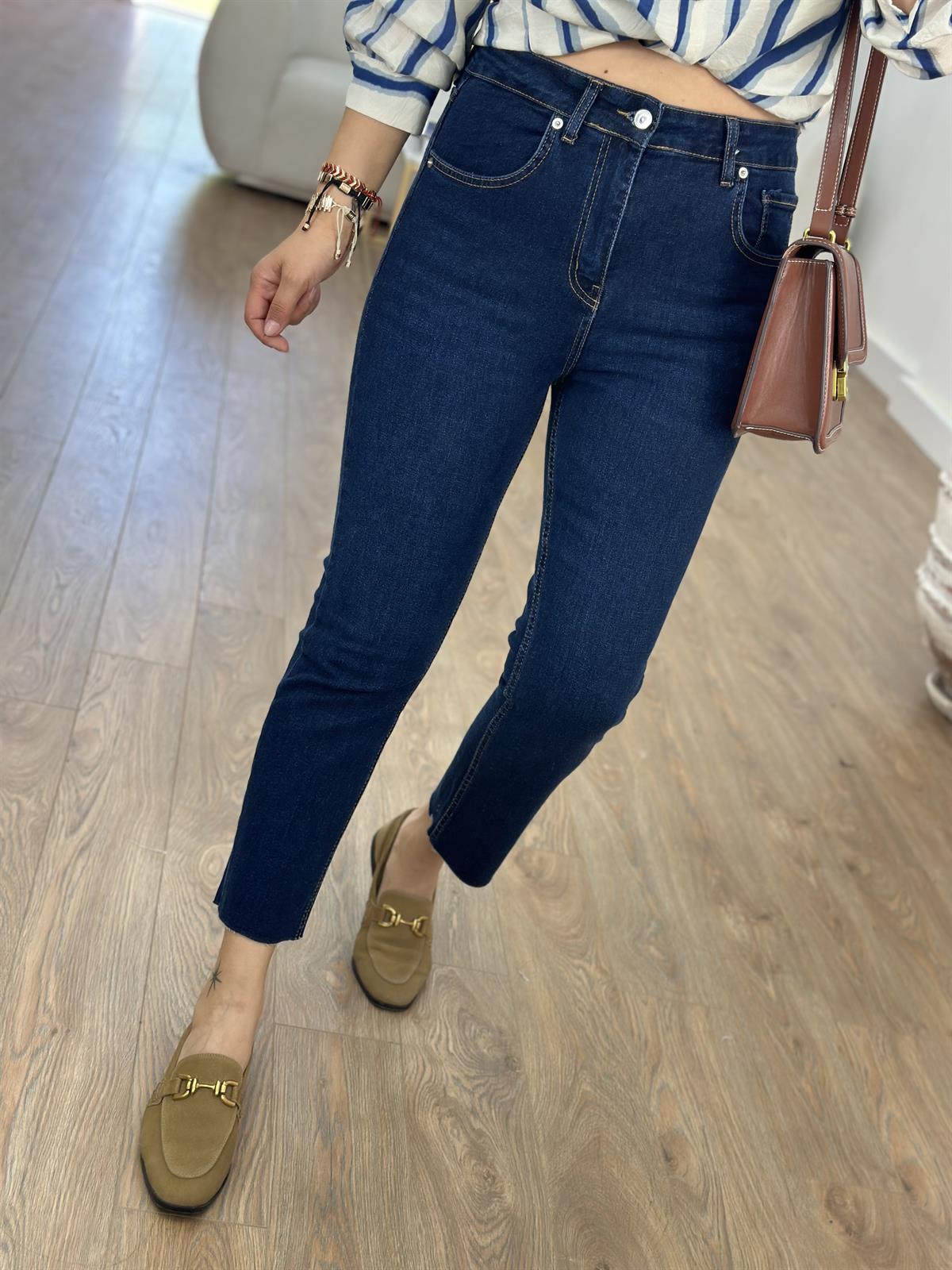 Paçası Kesik Boyfıt Jean-Lacivert