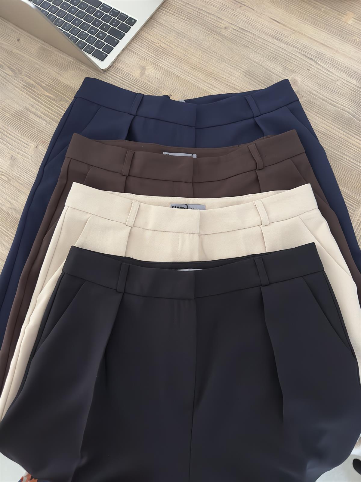 Paçası Yırtmaçlı Likralı Havuç Pantolon-Siyah