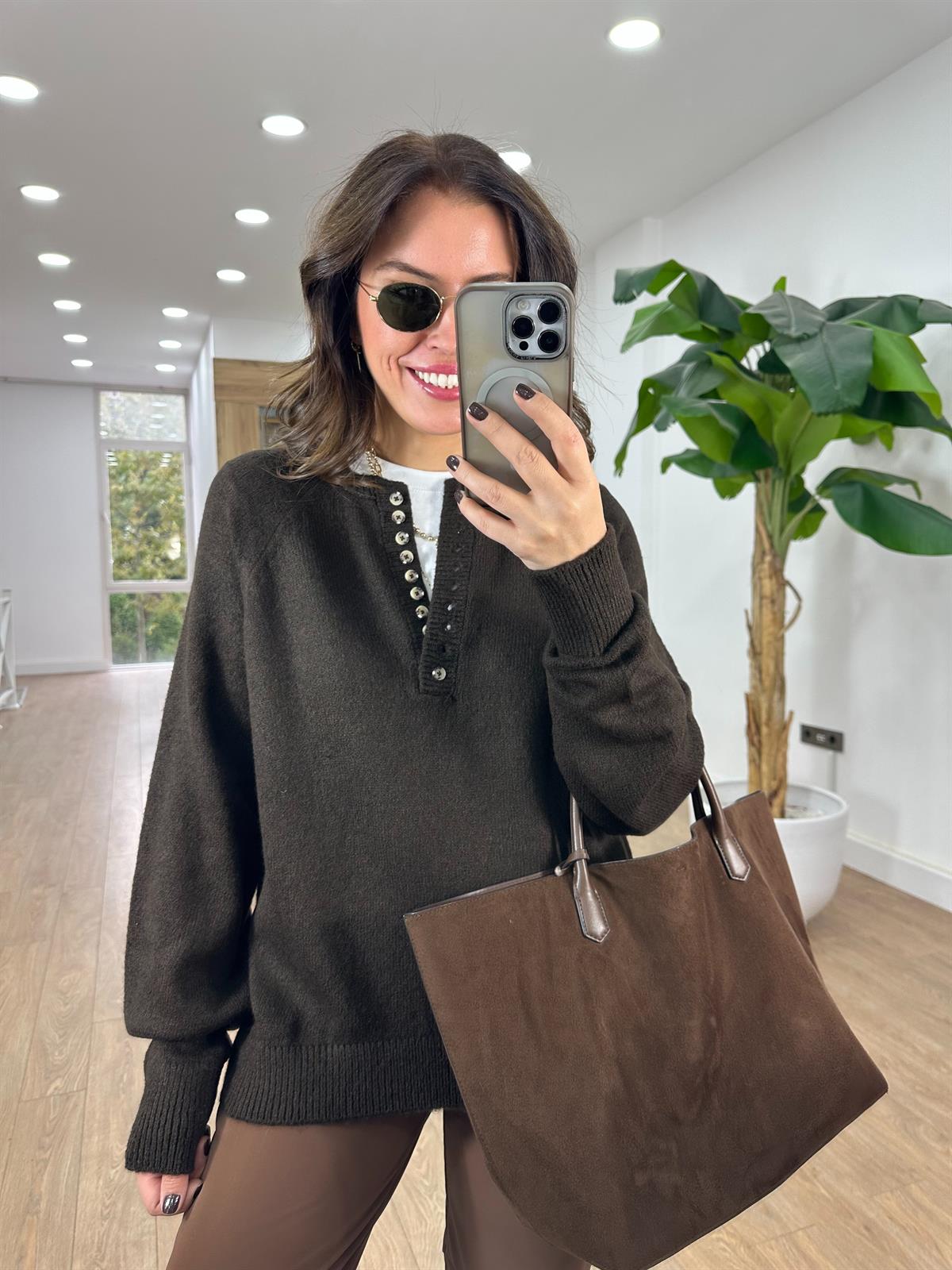 Patlı Düğmeli Kazak - Koyu Kahve