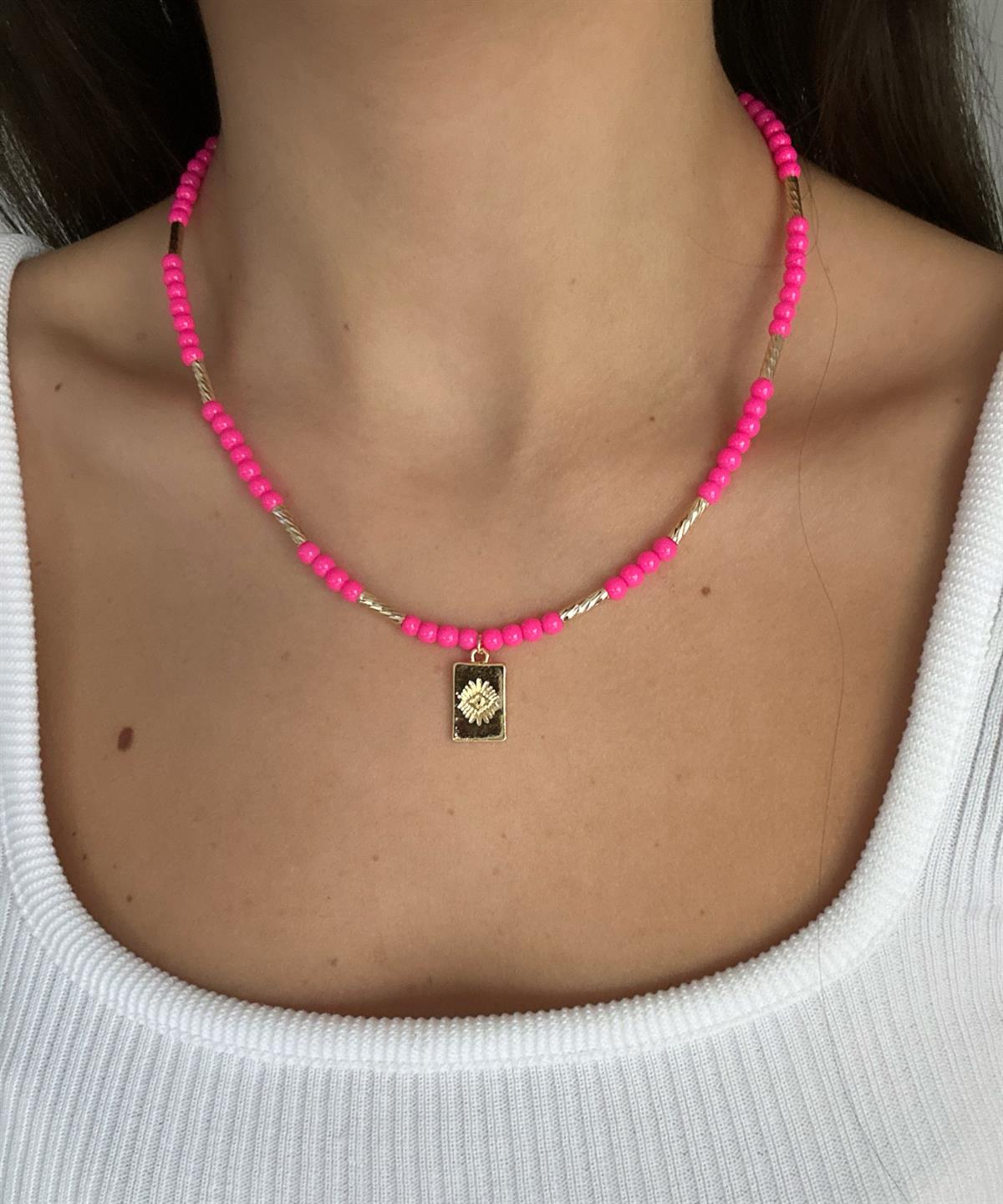 Pembe Boncuk Tasarım Gold Detay Kolye
