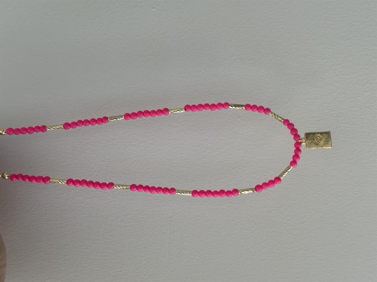 Pembe Boncuk Tasarım Gold Detay Kolye