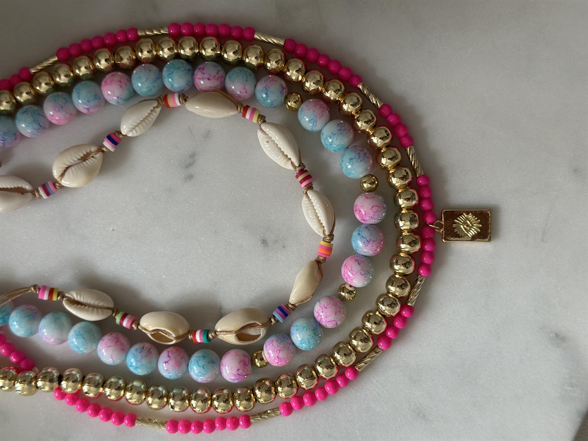 Pembe Boncuk Tasarım Gold Detay Kolye