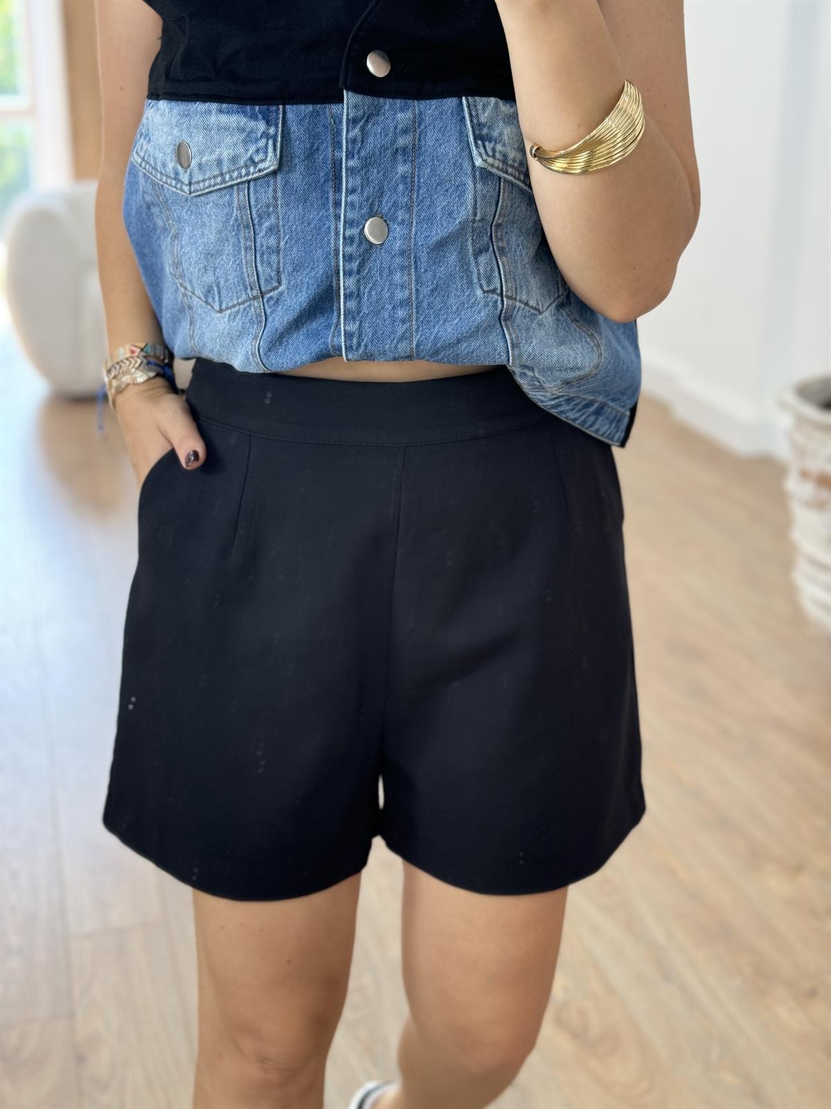 Pens Detay Krep Şort-Siyah