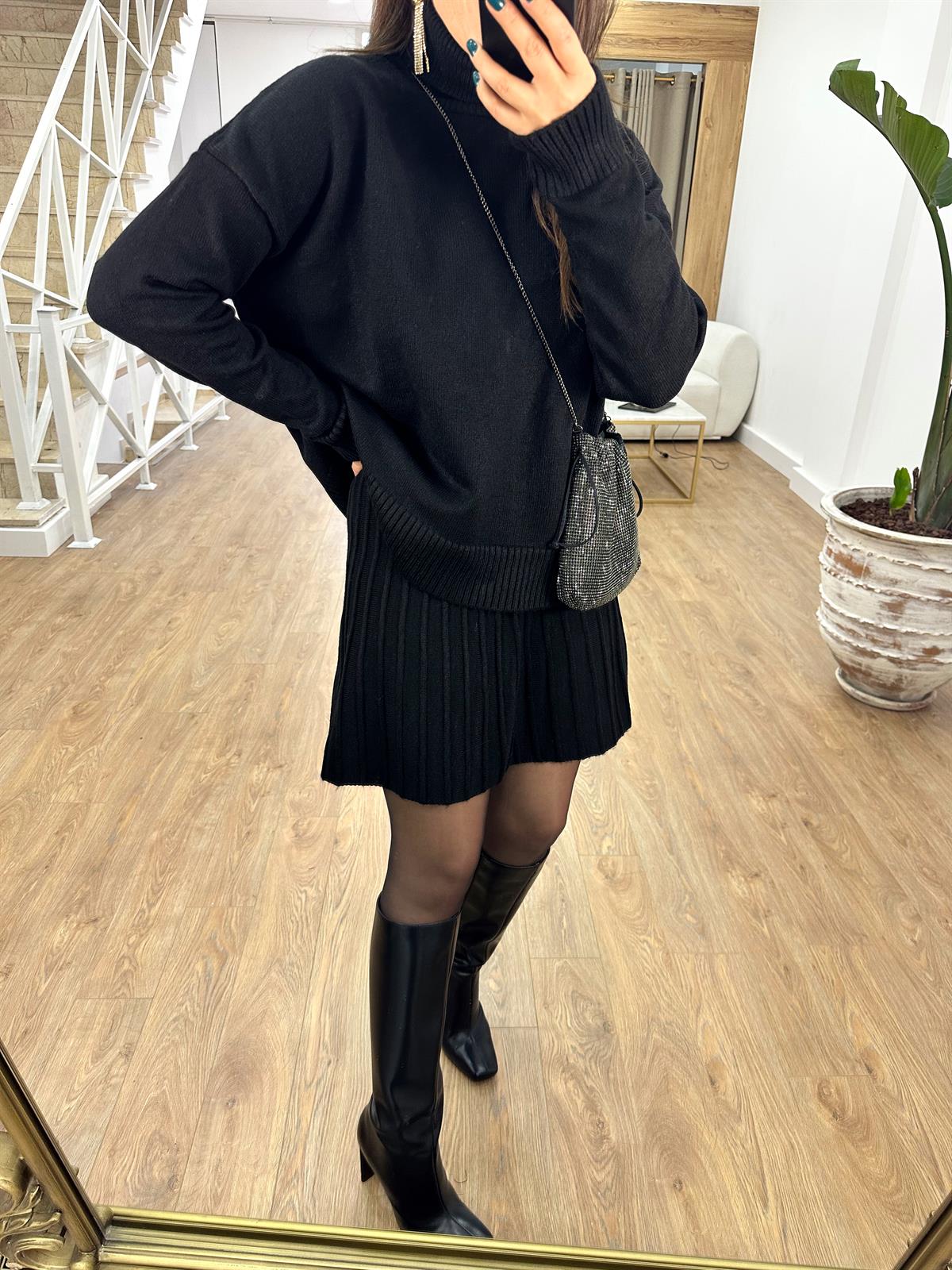 Pileli Etekli Triko Takım-Siyah