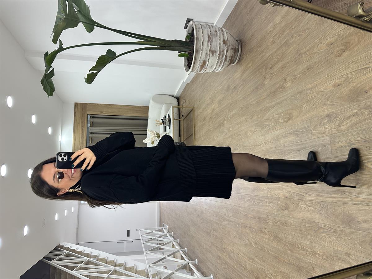 Pileli Etekli Triko Takım-Siyah