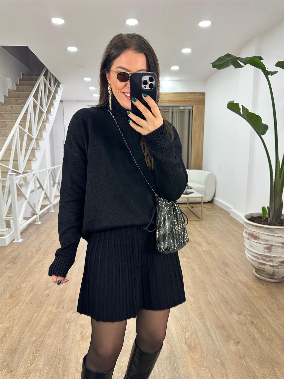 Pileli Etekli Triko Takım-Siyah