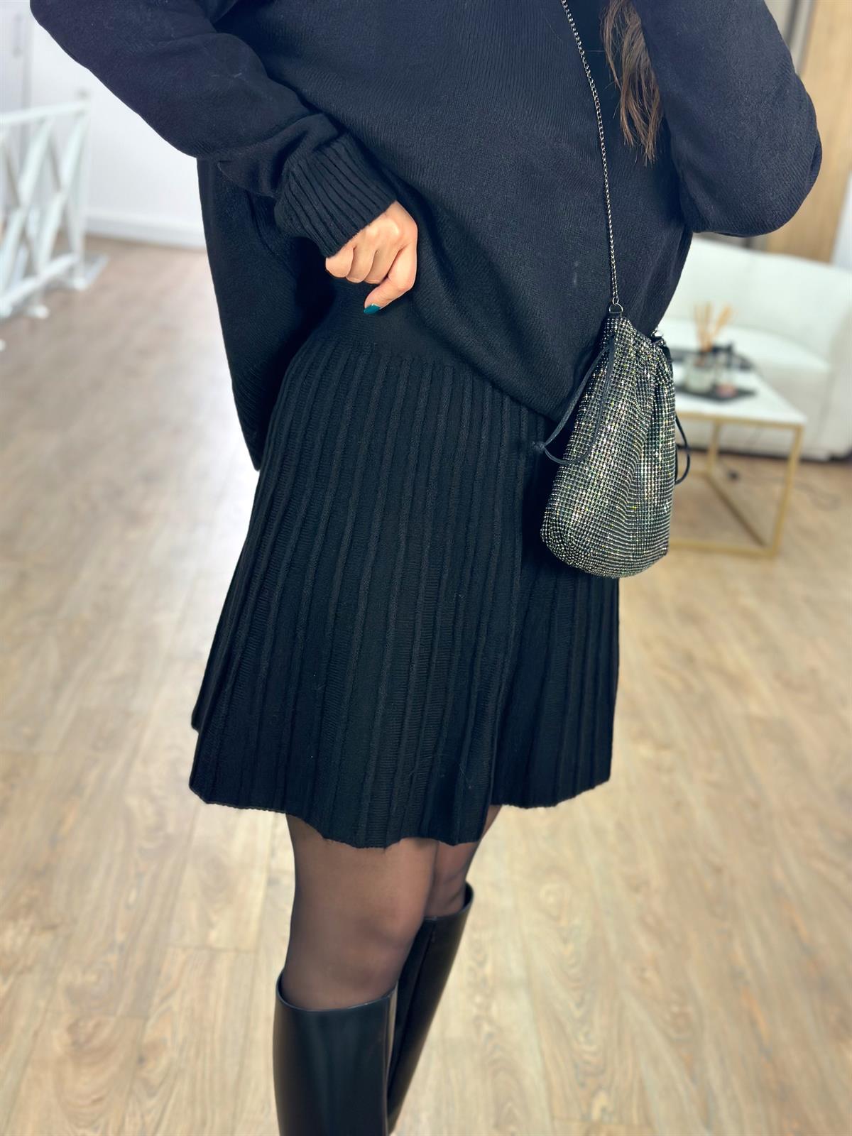 Pileli Etekli Triko Takım-Siyah