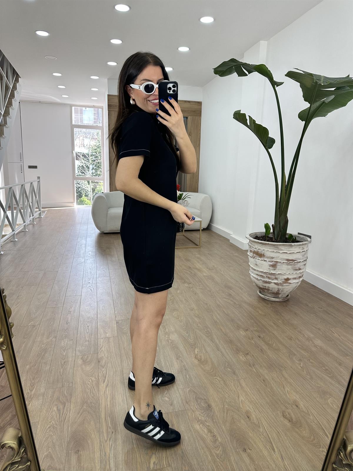 Polo Yaka Beyaz Dikiş Detaylı Elbise-Siyah