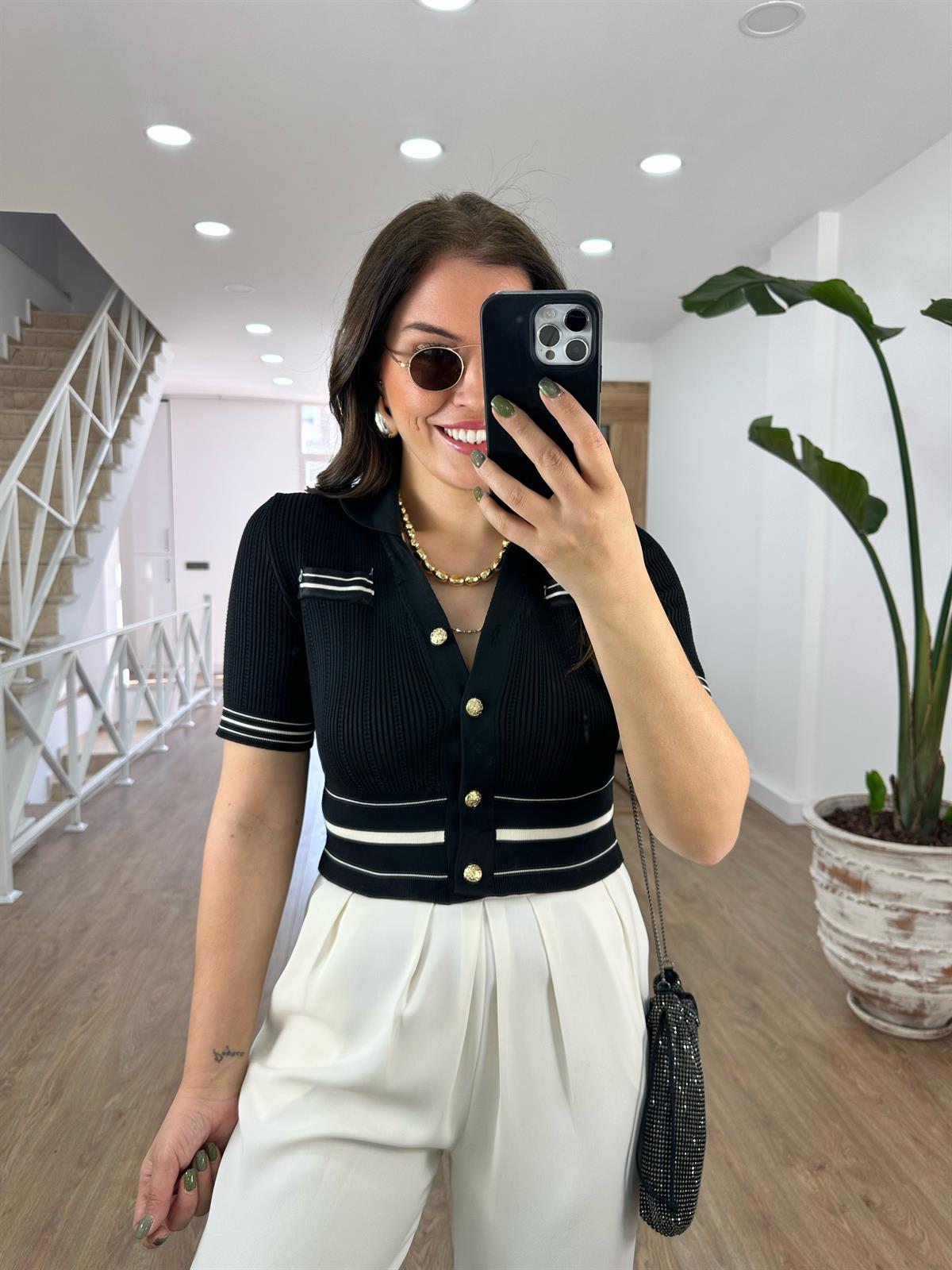 Polo Yaka Gold Düğmeli Triko-Siyah