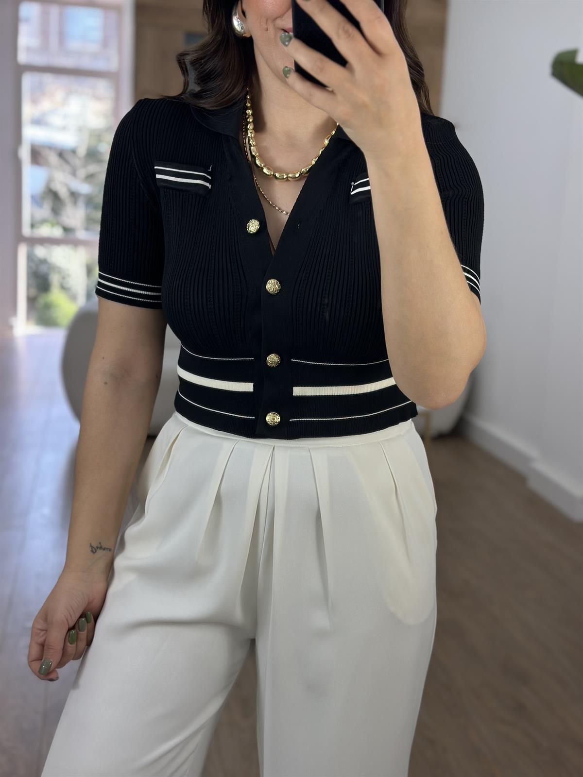 Polo Yaka Gold Düğmeli Triko-Siyah