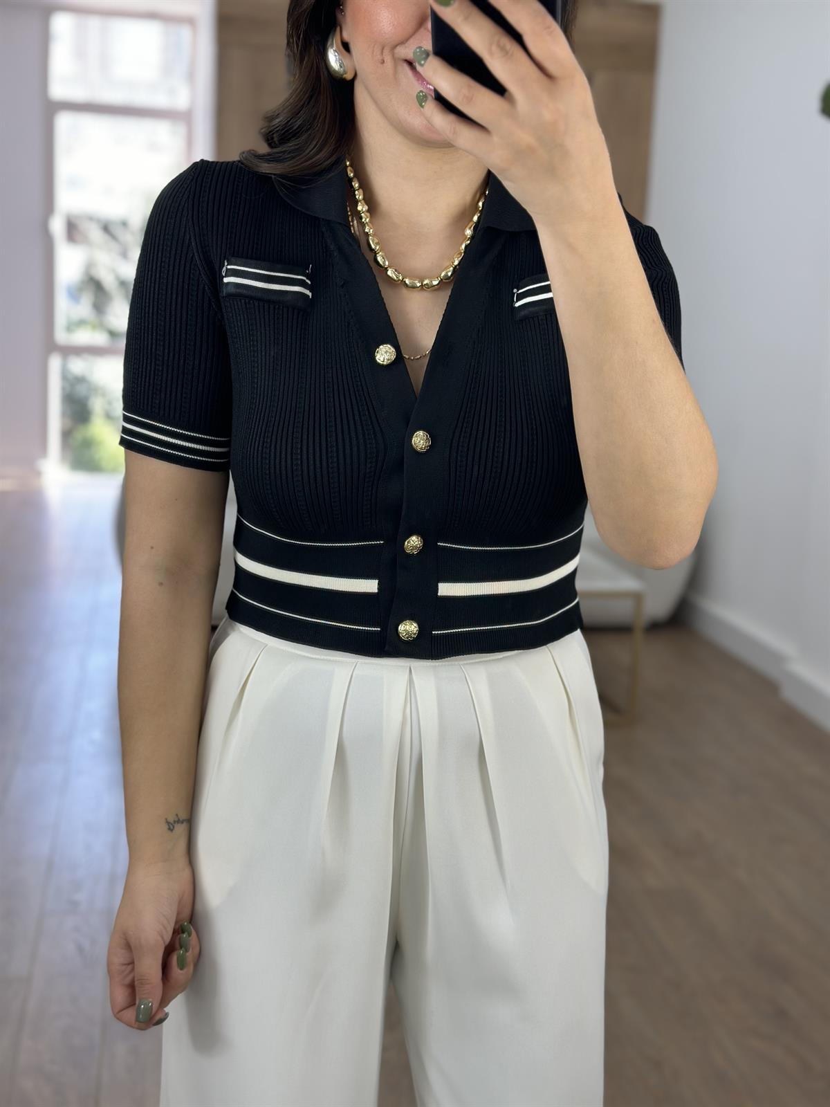 Polo Yaka Gold Düğmeli Triko-Siyah