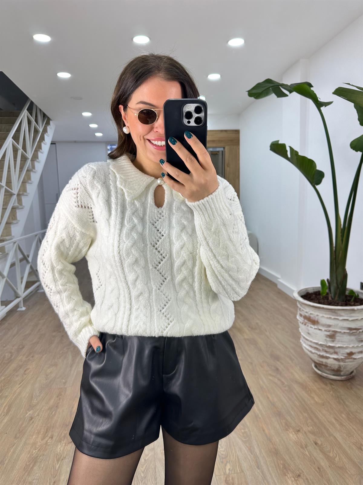 Polo Yaka İnci Düğmeli Kazak-Ekru