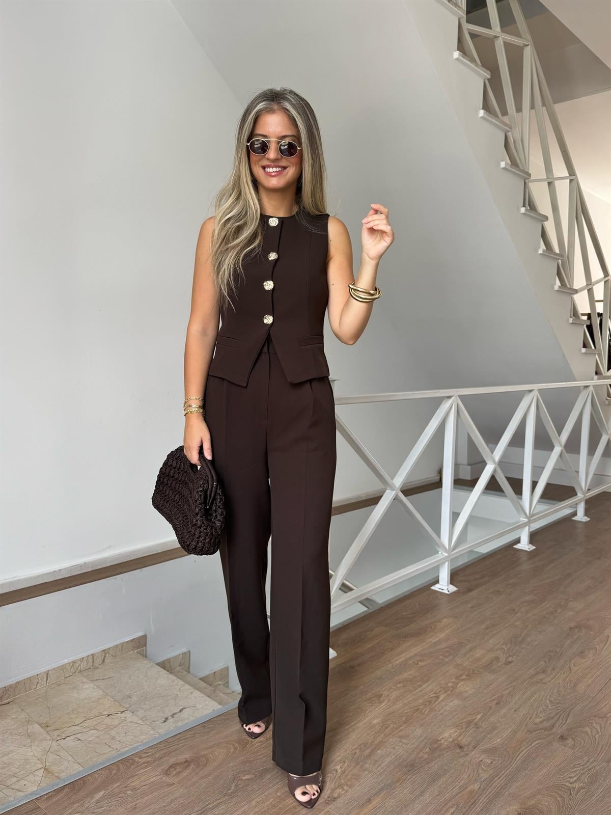 Premium Seri Gold Düğmeli Yelekli Takım - Kahverengi