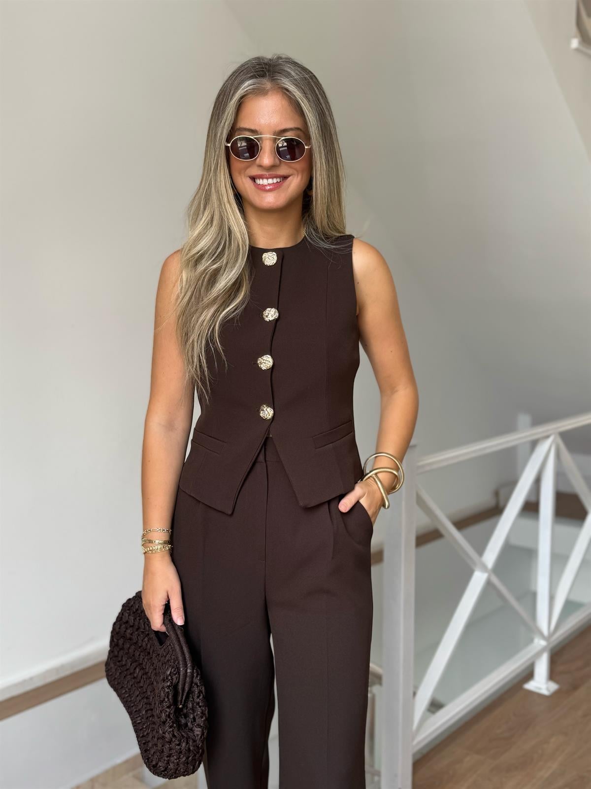 Premium Seri Gold Düğmeli Yelekli Takım - Kahverengi