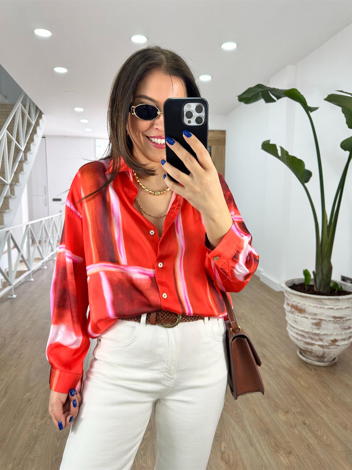 Sedef Düğmeli Desenli Saten Gömlek-Kırmızı