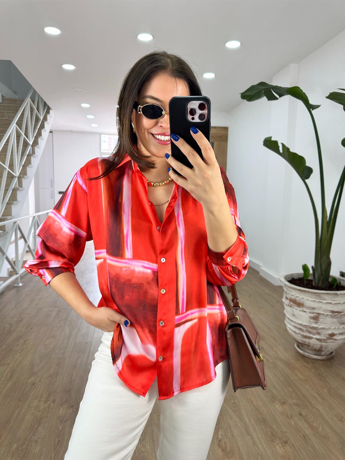 Sedef Düğmeli Desenli Saten Gömlek-Kırmızı