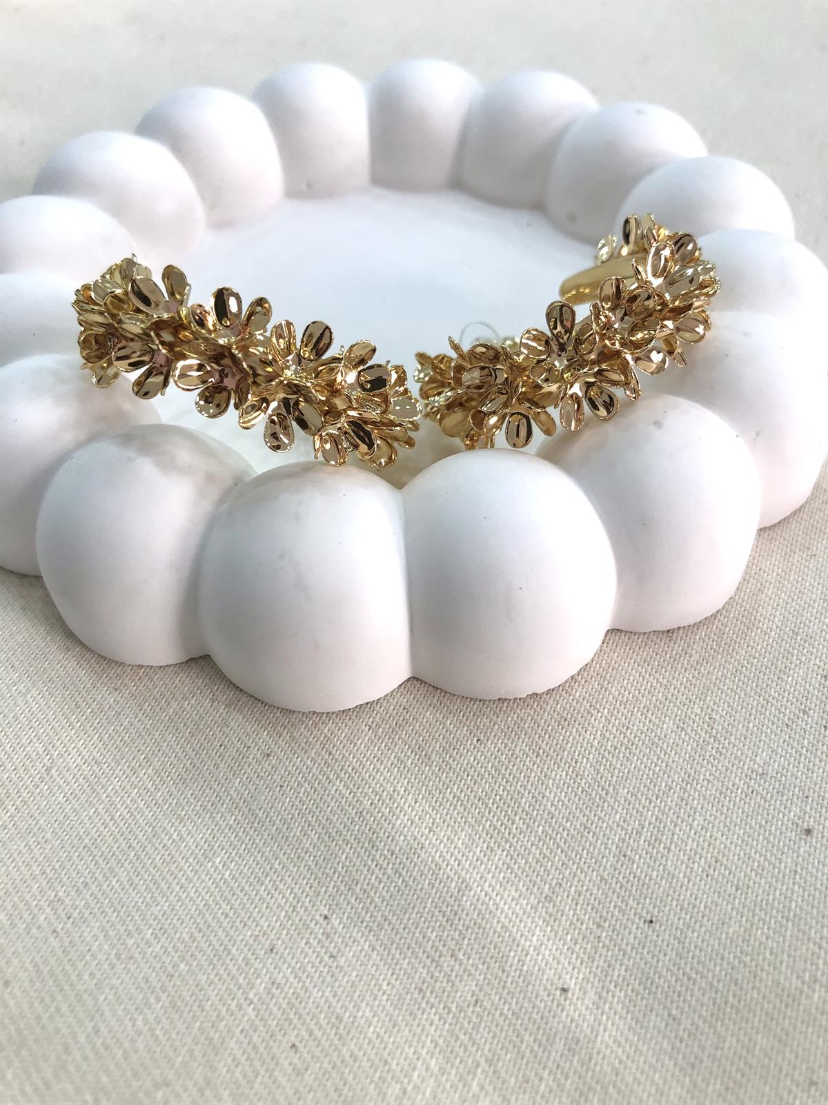 Sıralı Çiçek Tasarım Gold Küpe