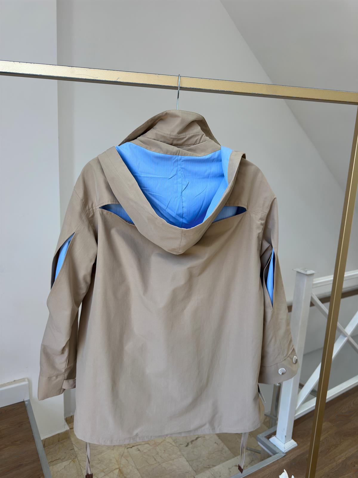 Sırt ve Kol Detaylı Trenç - Camel